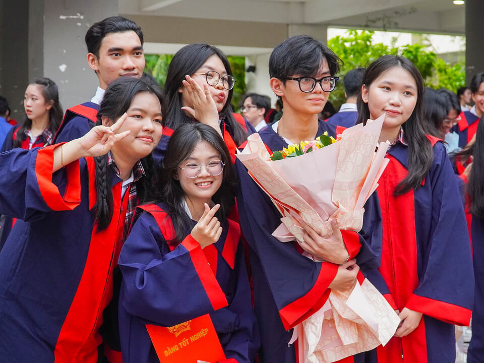 Khoảnh khắc không thể quên trong Lễ Tri ân & Trưởng thành của VAers lớp 12 niên khoá…