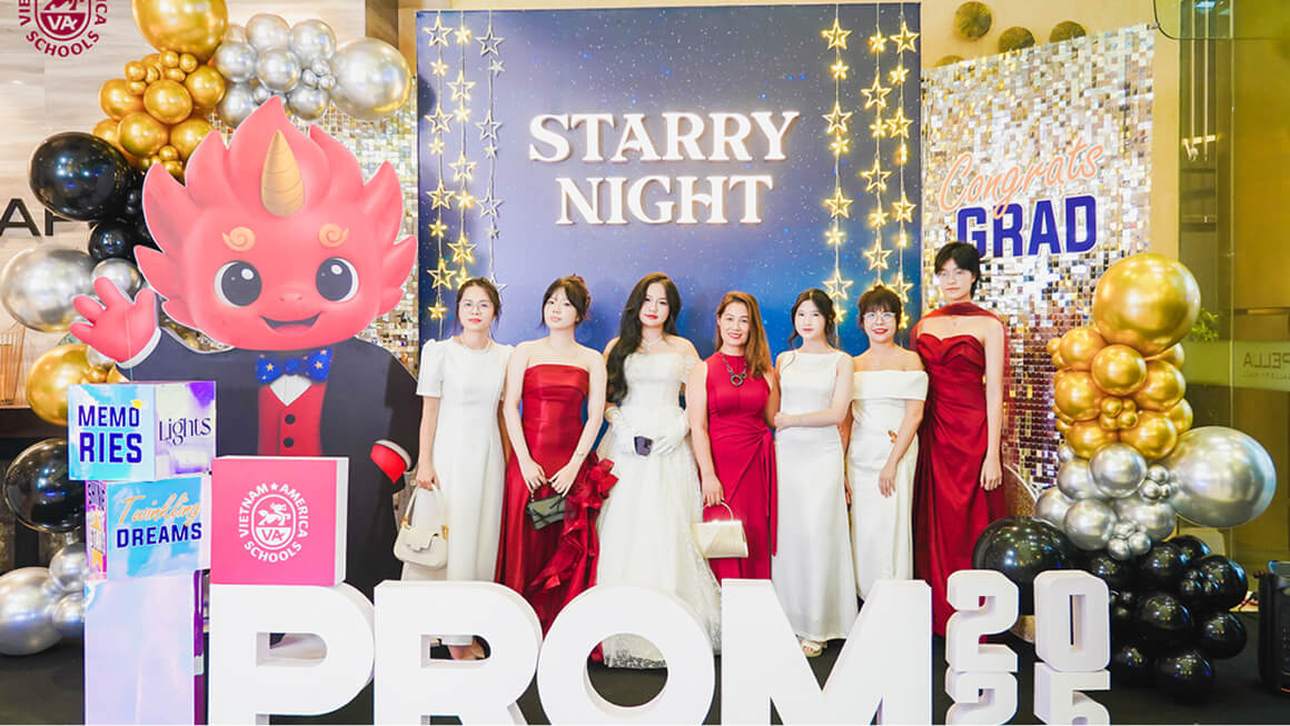 Prom “Starry Night”  – Vinh danh những ngôi sao sáng