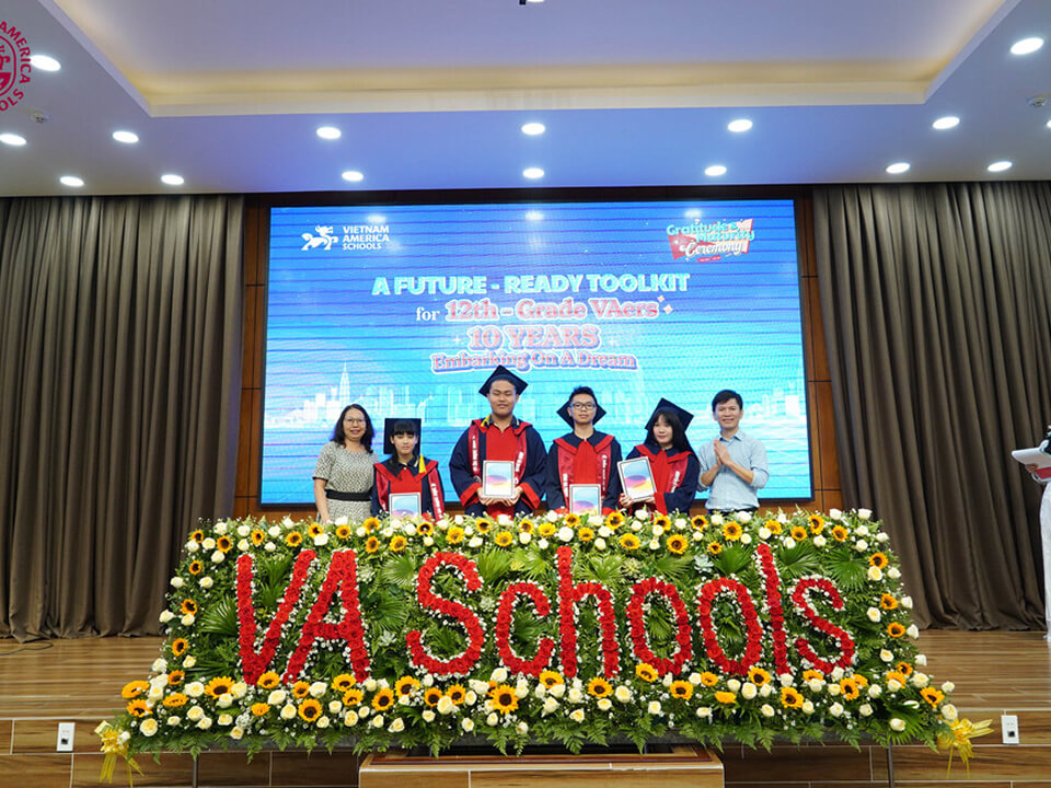 Lễ tri ân và trưởng thành Lớp 12 – Niên khóa 2022–2025